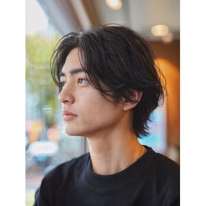 センターパート×ミニウルフでこなれメンズに♪